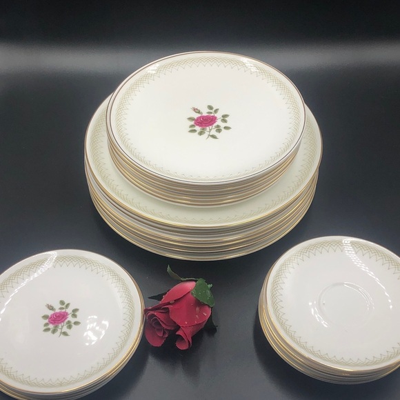 Royal Doulton Dining Pieces “Sweetheart Rose” Fine Bone China, Made in England - Picture 2 of 10